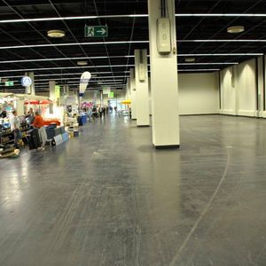 Die Retro Classics Cologne belegte die Hallen 4 und 5 der Messe Köln. Allerdings war nicht die gesamte Ausstellungsfläche (in den Erdgeschossen) vermietet.(Bild:  Dominsky)