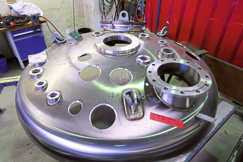 Mit der von Microstep gelieferten MG Plasmaschneidanlage bei GEA können präzise Löcher und Konturen mit Fasen in Behälterböden mit einem Durchmesser von bis zu 3500 mm angebracht werden.  (Bild: Microstep)