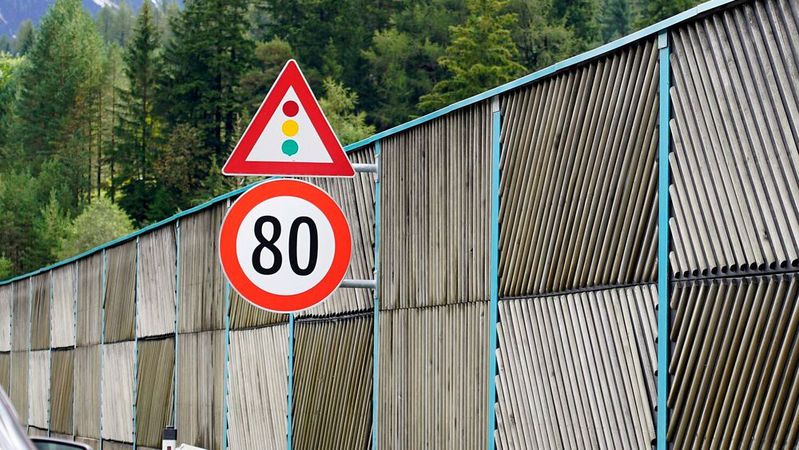 Die Deutsche Verkehrswacht will auf Landstraßen Tempo 80.(Bild:  frei lizenziert /  Pixabay)