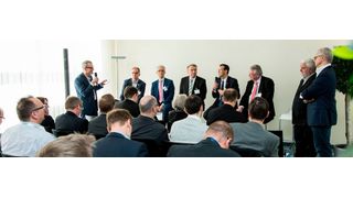 Die Podiumsrunde spiegelte ein breites Branchenspektrum der IT von Software über Security bis Provider wider. (Tobias Giessen)