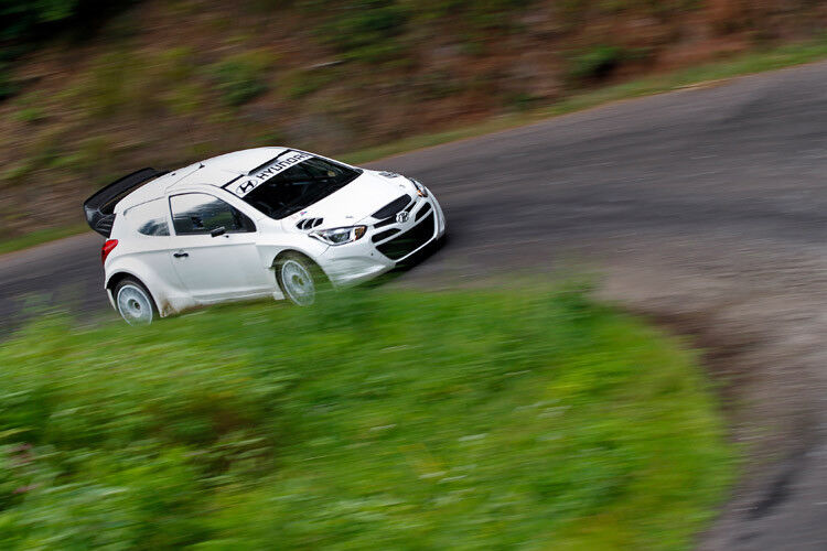 Unzählige Kilometer spulten die Testfahrer auf verschiedenen Untergründen ab. (Foto: Hyundai)