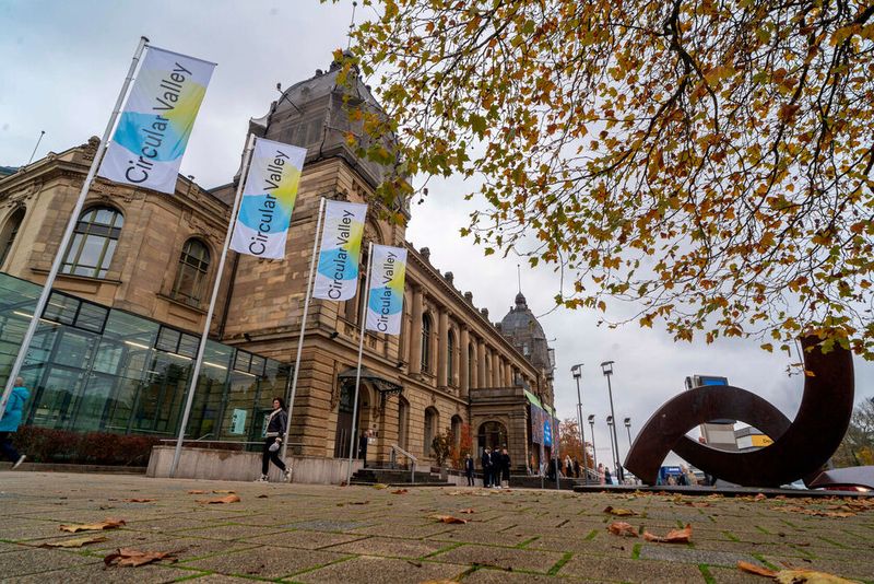 Auf der Circular Valley Convention vom 2. bis 13. März 2025 in Düsseldorf dreht sich alles um Nachhaltigkeit und Kreislaufwirtschaft. Erforschen Sie innovative Lösungen, tauschen Sie sich mit Experten aus und gestalten Sie die Zukunft der Circular Economy mit. (Bild: Circular Valley Convention)