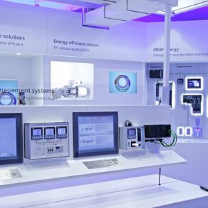 Auf 55 qm stellt der Energy Efficiency Truck die ganze Bandbreite des Siemens Energieeffizienz-Portfolios aus.
