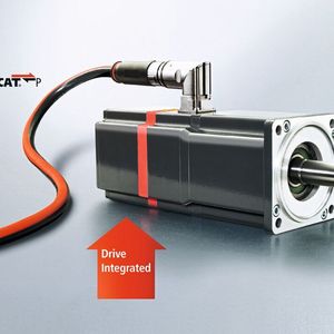 Der dezentrale Servoantrieb AMP80xx integriert die Leistungselektronik platzsparend am hinteren Ende der Motorwelle und wird über die Einkabellösung EtherCAT P mit Leistung und Daten versorgt.