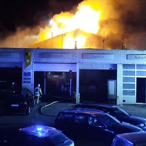 Die Feuerwehr brauchte mehrere Stunden, um den Brand unter Kontrolle zu bringen. (Bild:  Feuerwehr Wolfratshausen)