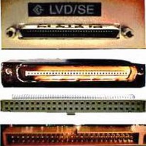 Bild 5: Einige Varianten von SCSI-Steckverbindern, meist Sub-D. (Bild:  IBM)