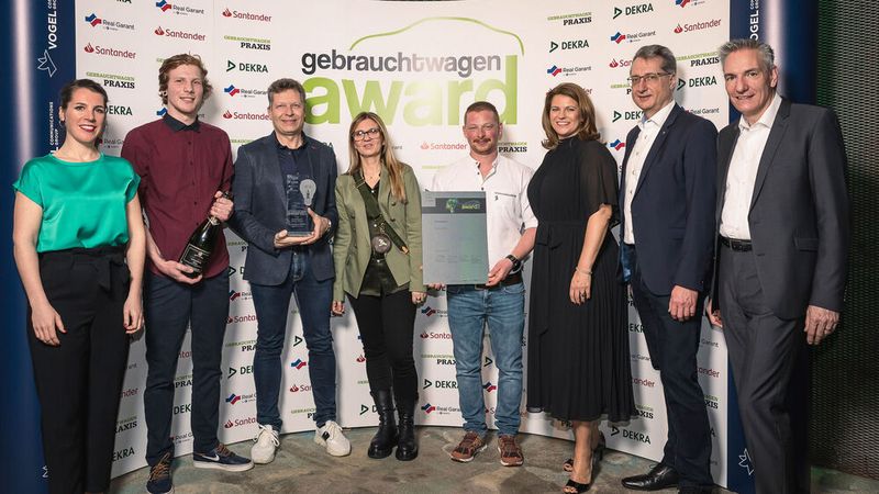 Ein Sonderpreis der Jury ging in der Kategorie Freier Handel an Sportwagen Nowa in Töging am Inn. (Bild: Stefan Bausewein)