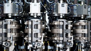 Die komplett neuentwickelten Blasstationen der Krones Contiform 3 erreichen eine Leistung von 2.250 Behältern pro Stunde. (Bild: Krones)