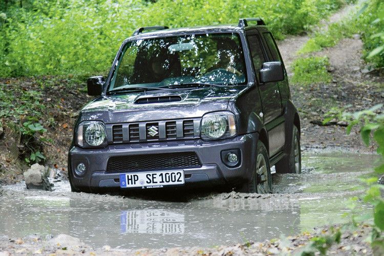 Der 1,3-Liter-Benziner-Vierzylinder im Jimny leistet 63 kW/86 PS und verfügt über eine variable Ventilsteuerung. Gekoppelt ist er an ein Fünfgang-Schaltgetriebe. (Foto: Suzuki)