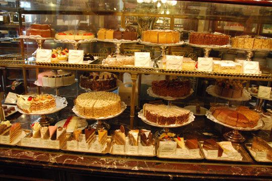 ... die vielfältige Tortenauswahl. (Archiv: Vogel Business Media)