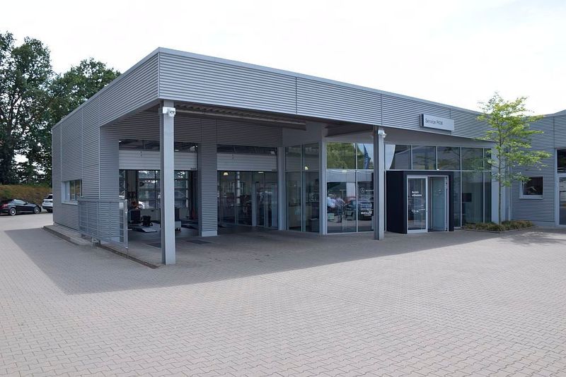 Die Pkw-Serviceannahme befindet sich in einem vor wenigen Jahren erstellten Anbau. (Rosenow/»kfz-betrieb«)
