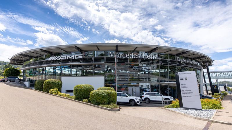 Ein Hagelereignis sorgte beim Autohaus Bruno Widmann für 80 Hagelschäden. Mithilfe von Schadenpartner24 konnten diese schnell abgewickelt werden. (Bild:  Widmann)