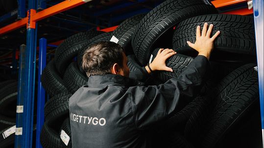 Mit dem Nachtexpress erweitert GETTYGO die Lieferoptionen um eine besonders schnelle Möglichkeit, neben der normalen Lieferung mit Angabe der voraussichtlichen Lieferzeit, und GETTYGO Regio mit Lieferung am nächsten Tag.(Bild:  GETTYGO GmbH)