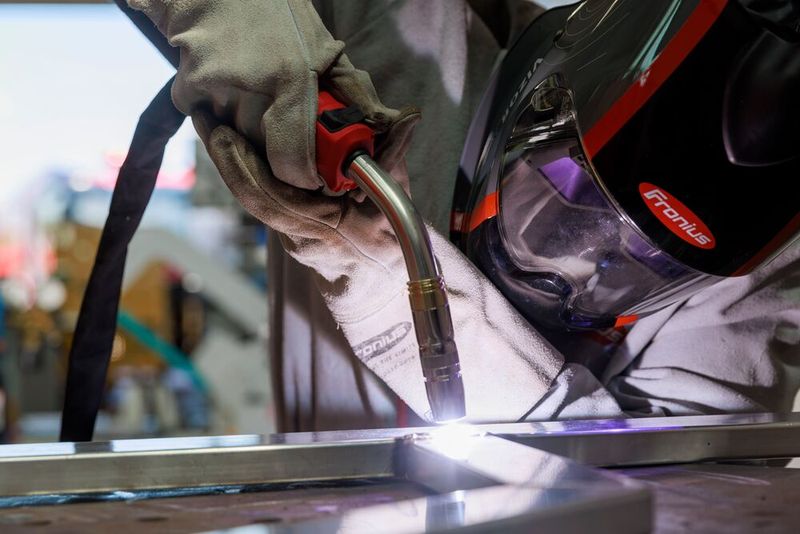 Fronius agiert unter dem Motto „Alles aus einer Hand“, was Schweißtechnik anbelangt. Das Angebotsspektrum reicht vom Schweißsystem bis zu Absaugung und Schutzausrüstung. (Bild: Fronius)