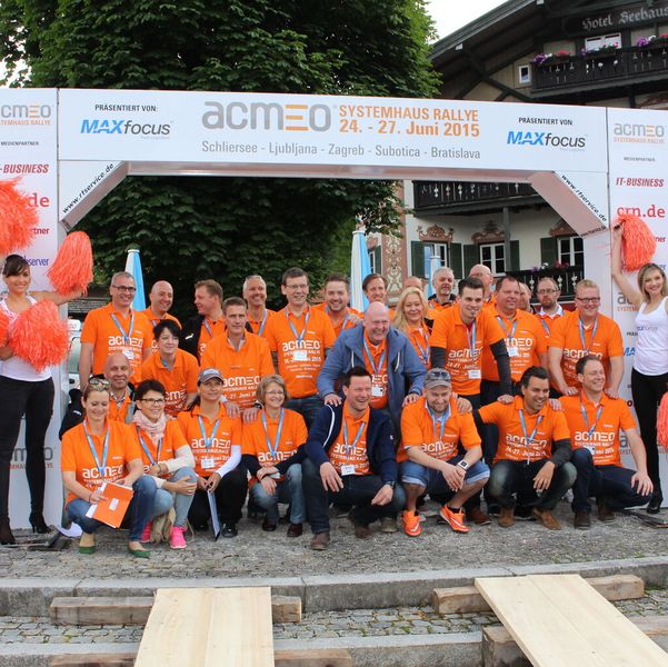 Der Start der Acmeo Systemhausrallye 2015 in Schliersee. (Bild: Holger Esseling)