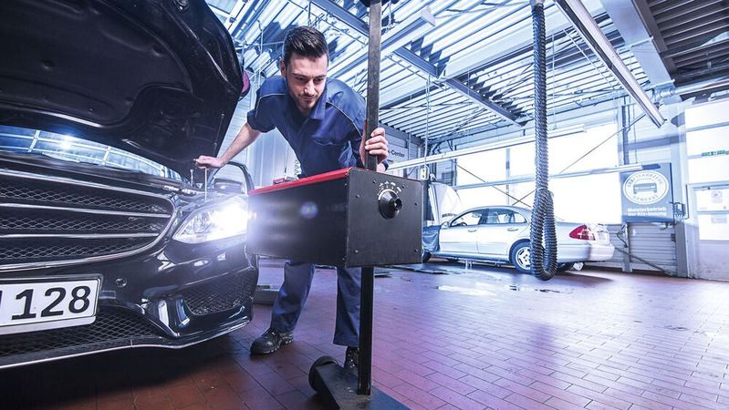 Beim Licht-Test 2023 zeigte jedes vierte Auto Mängel an seinen Fahrzeugleuchten. (Bild:  ProMotor)