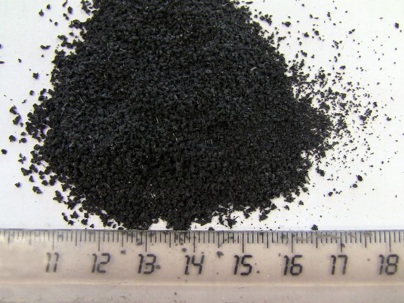 Abb. 1b: Gummientenmaterial nach der Zerkleinerung mit der Schneidmühle SM300 (Bild: Retsch)