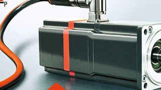 Der dezentrale Servoantrieb AMP80xx integriert die Leistungselektronik platzsparend am hinteren Ende der Motorwelle und wird über die Einkabellösung EtherCAT P mit Leistung und Daten versorgt. (Beckhoff)