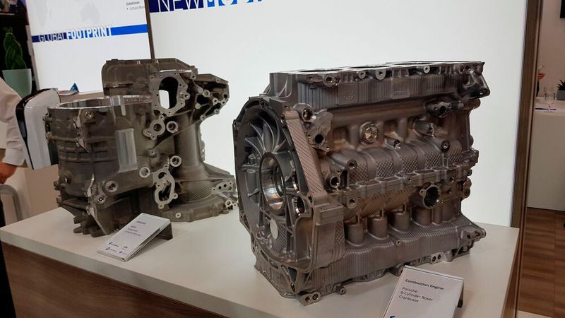 KS Huayu Alutech ist ein Joint Venture der deutschen Rheinmetall AG und der chinesischen Firma Hasco. Das E-Motorengehäuse (links) und das Verbrennungs-Motorengehäuse (rechts)  wurden in Deutschland industrialisiert und werden nun auch in China für den dortigen Markt produziert. (Bild: D.Quitter/VCG)