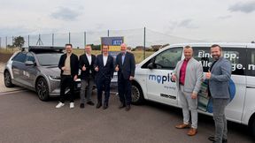 Strategische Partner für autonomes Fahren (vlnr.): Julian Glaab, Bliq, Prof. Dr. Sebastian Trojahn, Hochschule Anhalt, Thomas Vetter, Vetter Verkehrsbetriebe, Prof. Dr. Jörg Bagdahn, Hochschule Anhalt, Andy Grabner, Landrat des Landkreises Anhalt-Bitterfeld, Marcus Gleau, Projektleiter Autonomes Fahren MoPla Solutions/Vetter Verkehrsbetriebe. (Bild: Vetter Verkehrsbetriebe | MoPla Solutions | Bliq)