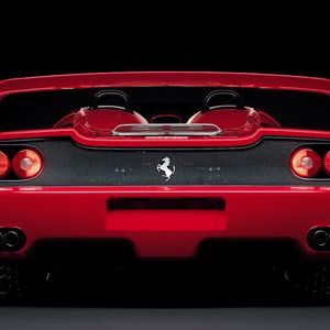 Nahezu jeder Pkw besitzt eine Schokoladenseite. Beim F50 ist es das Heck.(Bild:  Ferrari)