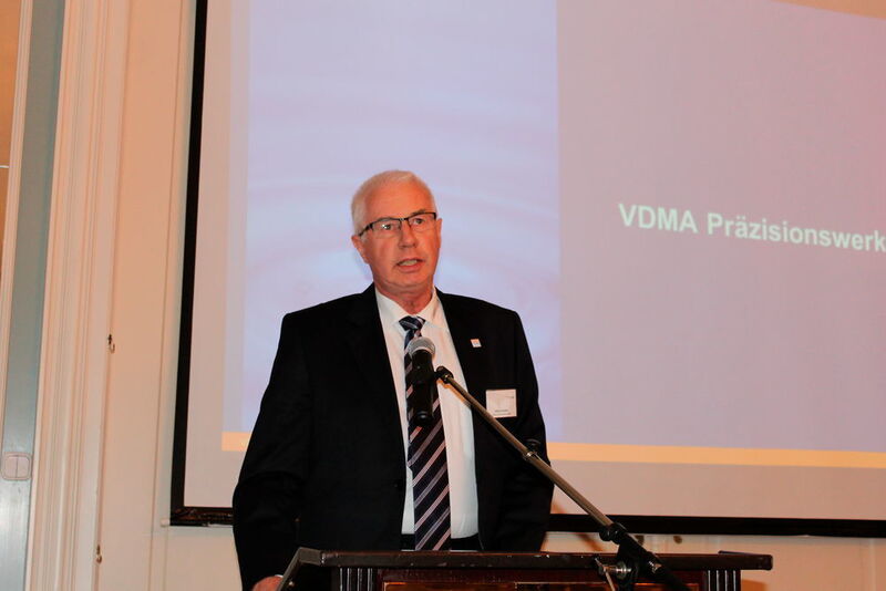 2017年，VDMA模具分会副主席Udo Fenske预测德国和欧洲的销售稳定，而美国和中国也获得一些增长机会 (Schulz)