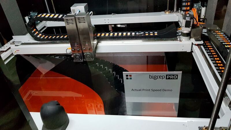 BigRep zeigte erstmals die 3D-Drucker PRO und EDGE mit MXT-Technologie. Damit können Ingenieure und Designer nun funktionale Prototypen, Produktions- und 
Betriebsmittel, Endanwendungen sowie Produkte in Kleinserie aus Kunststoffen herstellen. (D.Quitter/konstruktionspraxis)