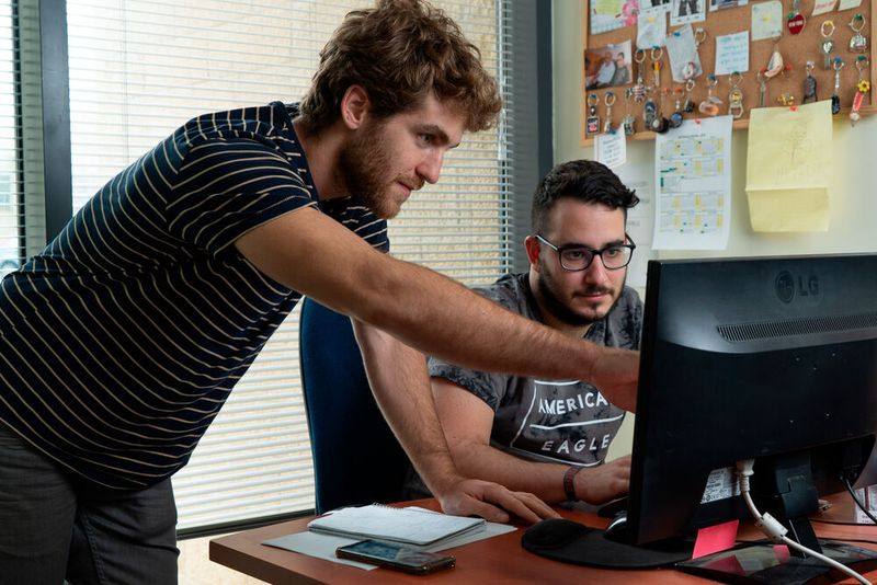 Entwickler möchten an Produkten und Prozessen arbeiten. Doch auch die Zeit für einen Fördermittelantrag ist gut investiert.(Bild:  Mobileye)