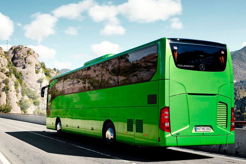 Vor allem am Heckdesign erkennt man die neue Generation. (Daimler)
