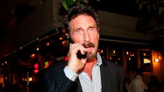 John McAfee machte häufig Schlagzeilen mit seinem turbulenten Lebensstil. Jetzt ist er kurz vor der Auslieferung in die USA tot aufgefunden worden. (Bild: dpa)