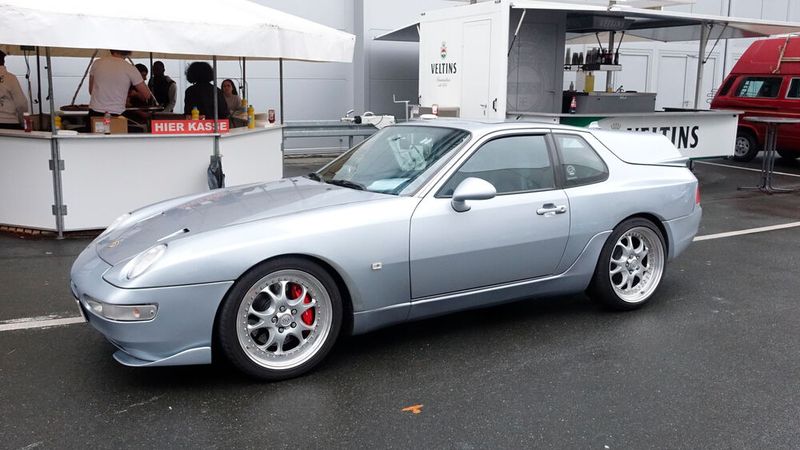 Unikat an der Imbissbude: Für 85.968 Euro gab es diesen szenebekannten Porsche 968-Turbo-Umbau. (Bild: Dominsky – VCG)