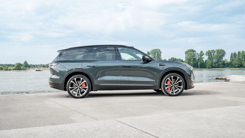 Der Radstand von glatten drei Metern sorgt für einen wohnlich geräumigen Innenraum. (Bild: Nio)