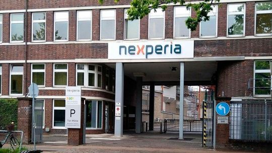 Die Sorge um einen drohenden Chipmangel wegen des Streits zwischen der chinesischen und der niederländischen Regierung um Nexperia könnte bald verfliegen, wie der Aumovio-Chef, Philipp von Hirschheydt, mit Blick auf den heute aufgehobenen Lieferstopp für Chips informiert.(Bild:  Nexperia)