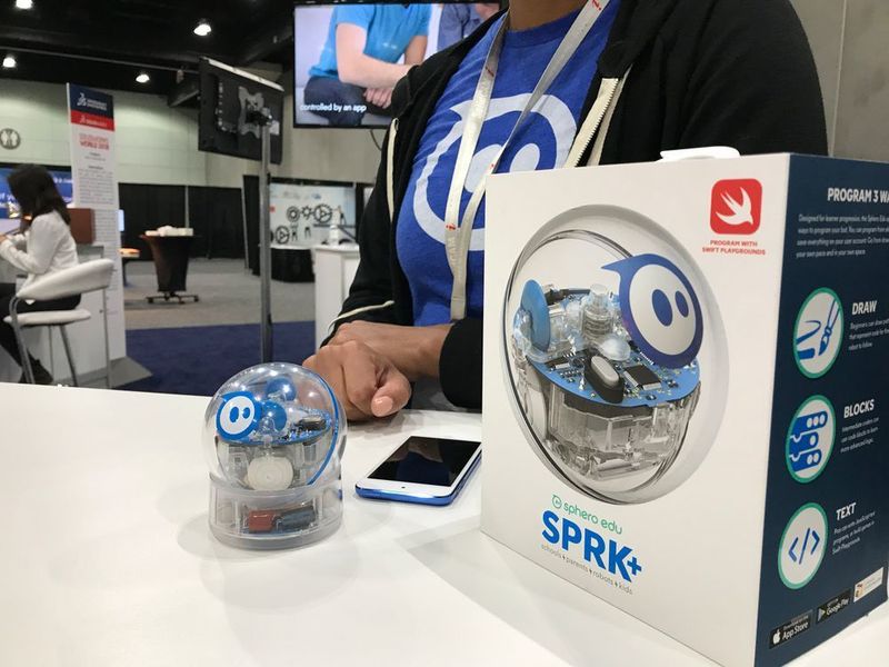 Mit dem Sphero edu sollen schon Kinder programmieren lernen.  (U. Drescher/konstruktionspraxis)
