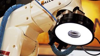 Mit 3D-Vision-Bildverarbeitungssoftware kann ein Industrieroboter die Raumlage von Objekten mit nur einer Kamera erkennen. Bild: MVTec (Archiv: Vogel Business Media)