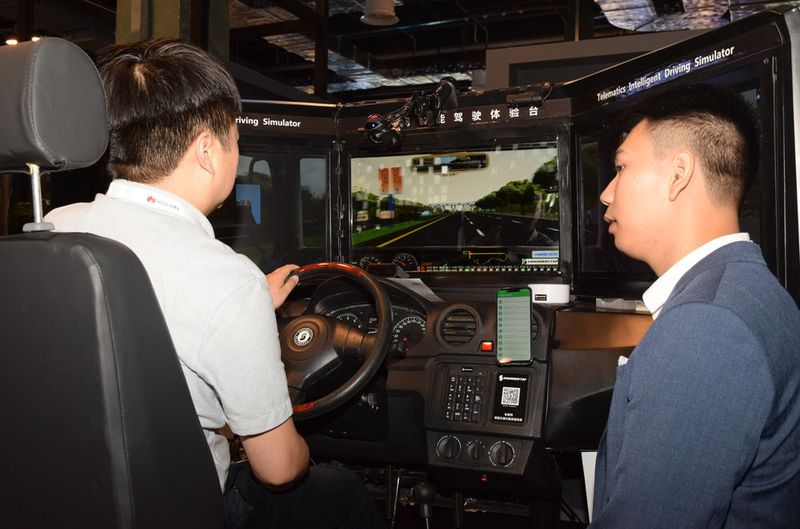 Gleich nebenan der nächste Fahrsimulator von der Konkurrenz (Ludger Schmitz / CC BY 3.0)