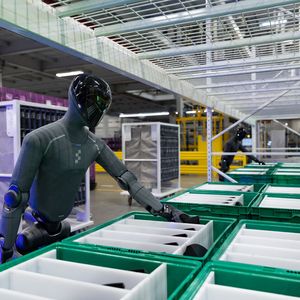 Mit dem Figure 03, einem autonomen, humanoiden Allzweckroboter von Figure AI, will BMW den Einsatz von Physical AI in seinem Werk in Spartanburg vorantreiben.(Bild:  BMW Group)