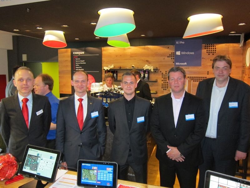 (v.l.) Andreas Pankratz und Dr. Falko Hagebölling, CGI, Dominik Schmidt, Hypersoft, Tobias Seidel und Stefan Dewald, Sol4Tel S. A. (Bild: IT-BUSINESS)