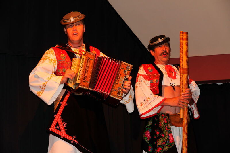 Traditionelle Instrumente kamen während der Vorführug der slowakischen Volksgruppe zum Einsatz. (Brother)
