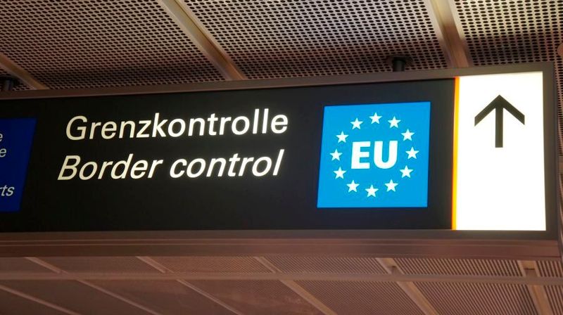 Wegen geopolitischer Risiken entscheiden sich westeuropäische CIOs verstärkt für lokale Cloud-Anbieter. Bis 2030 werden über 75 Prozent der Unternehmen außerhalb der USA eine Strategie für digitale Souveränität verfolgen.(Bild: ©  John - stock.adobe.com)