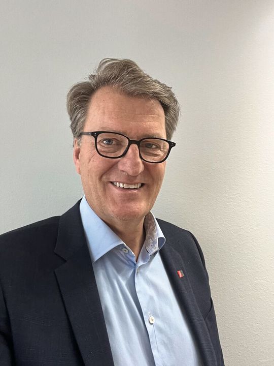 EPA-Hauptdirektor Niclas Morey: „Der technologische Schwerpunkt spiegelt exakt die derzeitige Rolle Europas als Batterieverbraucher und nicht als Batteriehersteller wider.“(Bild:  EPA)