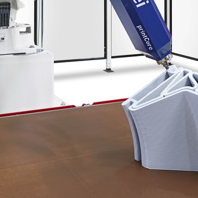 Hochleistungsextruder printCore: KraussMaffei zeigt auf der JEC 2026 Hochtemperatur-3D-Druck und Composite-Prototyping. (Bild: KraussMaffei)