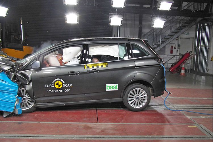 ... der Ford C-Max, ... (Bild: NCAP)