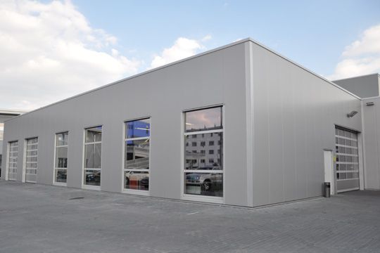 Die hinter dem Verkaufsgebäude gelegene Werkstatt teilt sich Wickenhäuser mit DIT, einem AVAG-Schwesterunternehmen. (Archiv: Vogel Business Media)