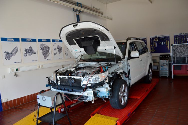 Regelmäßig finden am Subaru-Sitz Friedberg Technikerschulungen für Mitarbeiter der Autohäuser statt. (Achter)