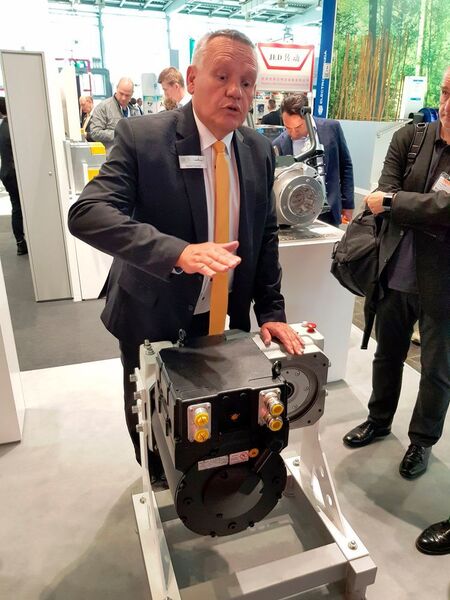 Dezentrale Antriebslösungen für industrielle und mobile Maschinen zeigte Norbert Heinrich, Applikaton Vertrieb E-Mobilität bei Baumüller. (S.Häuslein/konstruktionspraxis)