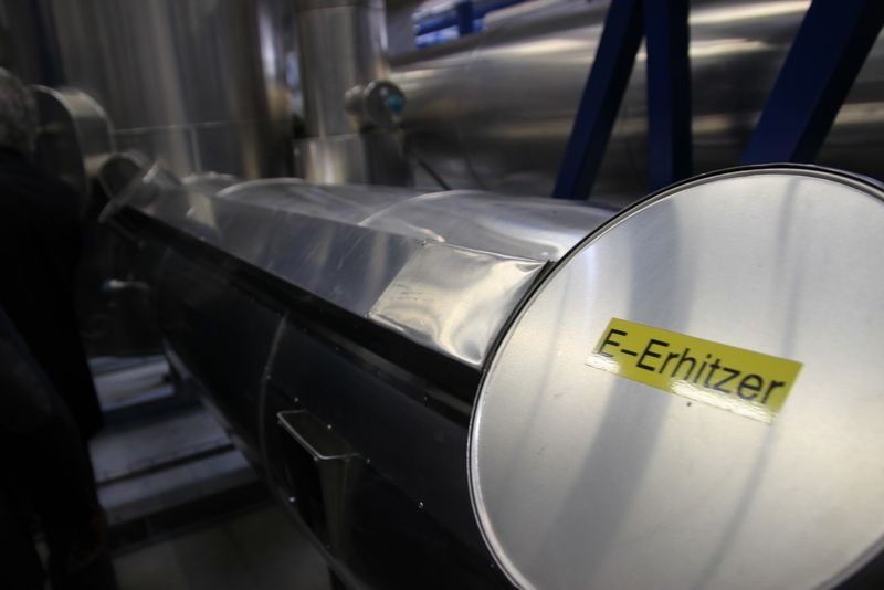 Aus dem Tank in den Laster: Abfüllstation für flüssiges CO2 im Industriepark Höchst. (PROCESS)
