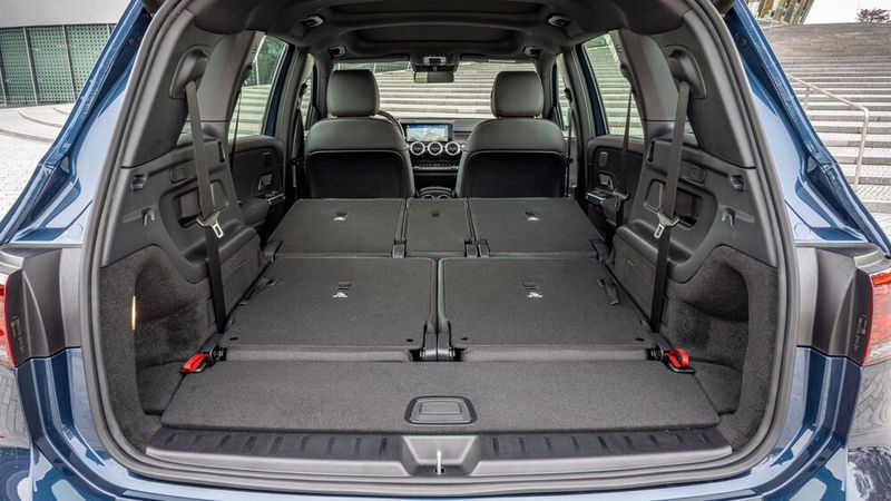 Der EQB bietet bei umgeklappten Sitzen einen Kofferraum mit über 1.700 Liter Fassungsvermögen. (Bild: Mercedes-Benz)