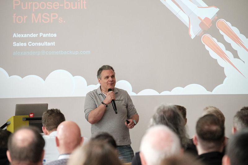 Die Elevator Pitches starten mit Alexander Pantos von Comet. (Bild: CPN / Niklas Christensen)