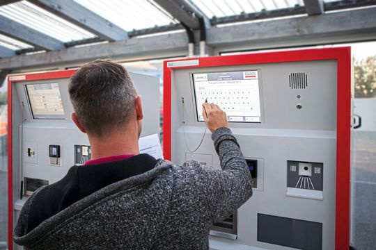 Die integrierte Self-Service-Anmeldung sorgt für transparente Abläufe. (Bild:  OAS)